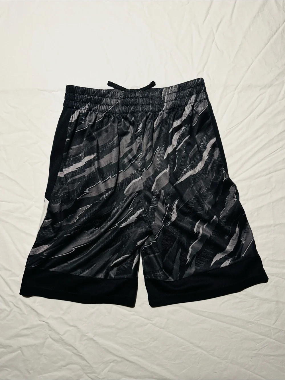 ADIDAS Youth “Black Gray” Mid Rise Camo Shorts Size Medium